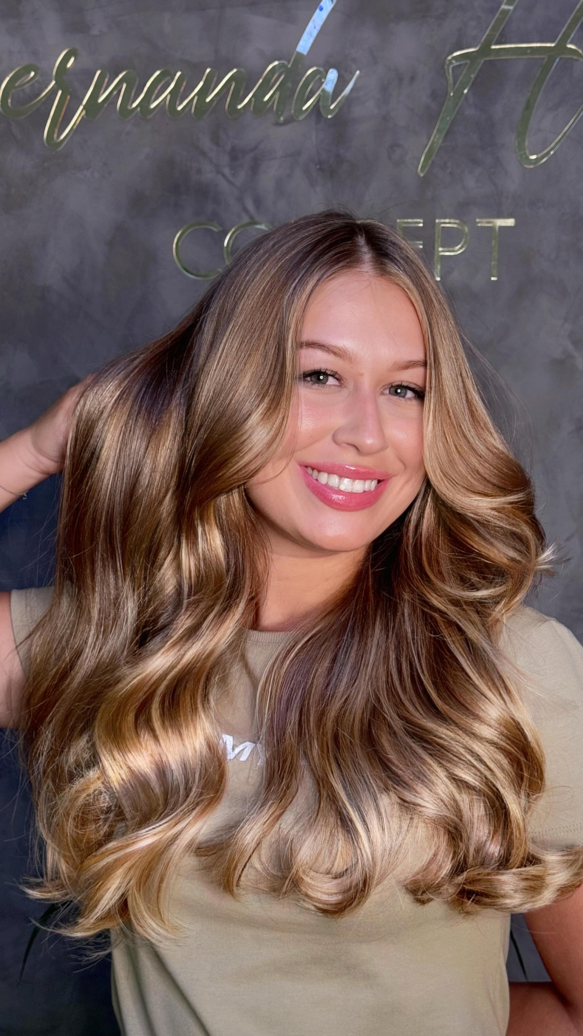 Balayage loiro com ondas longas