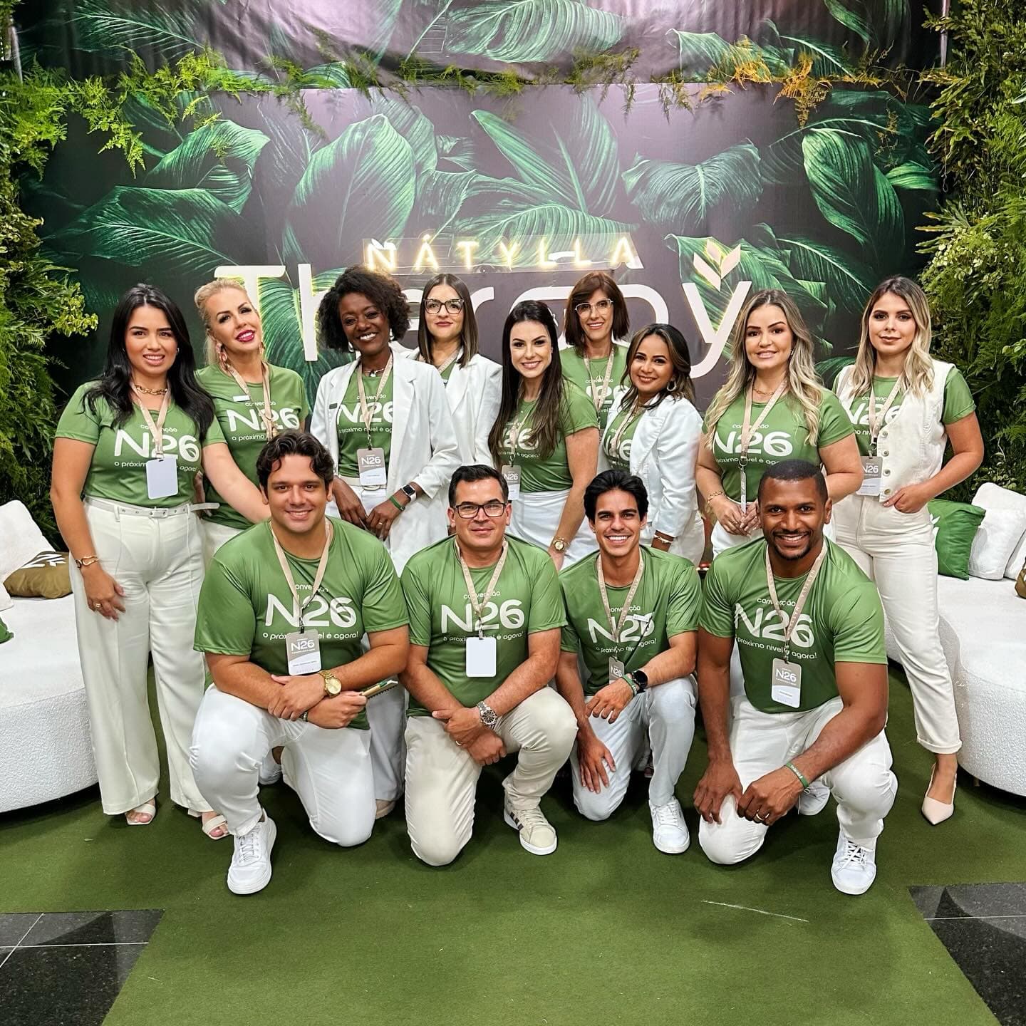 Fernanda com a equipe de educadores Nátylla